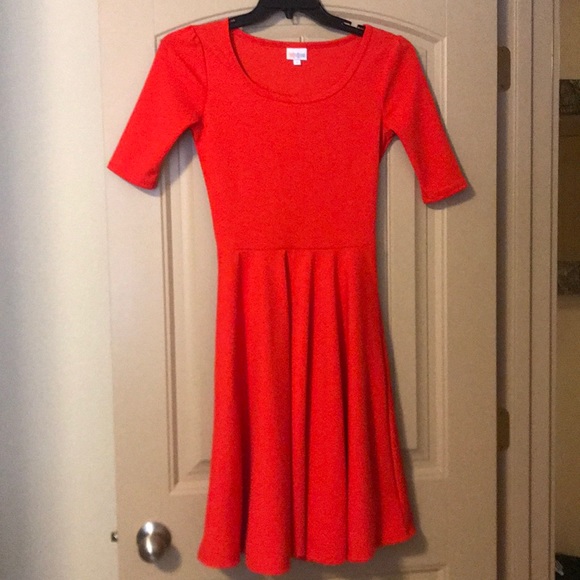 LuLaRoe Dresses & Skirts - Lularoe red Nicole dress- size small